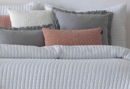 Cocha blanca Fundeco modelo Azara / colcha cama 200 x 200