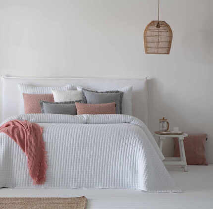 Cocha blanca Fundeco modelo Azara / colcha cama 200 x 200