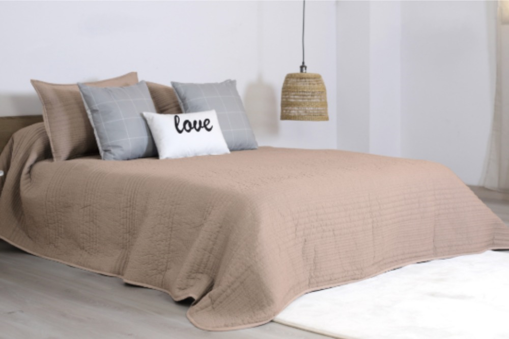 Colcha bouti color taupe tacto SOFT modelo  NOAH Secaneta (2)