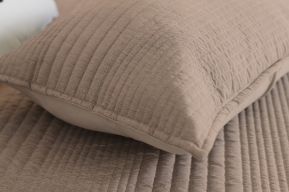 Colcha bouti color taupe tacto SOFT modelo  NOAH Secaneta (3)