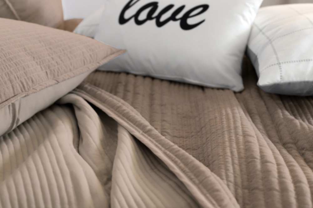 Colcha bouti color taupe tacto SOFT modelo  NOAH Secaneta (4)