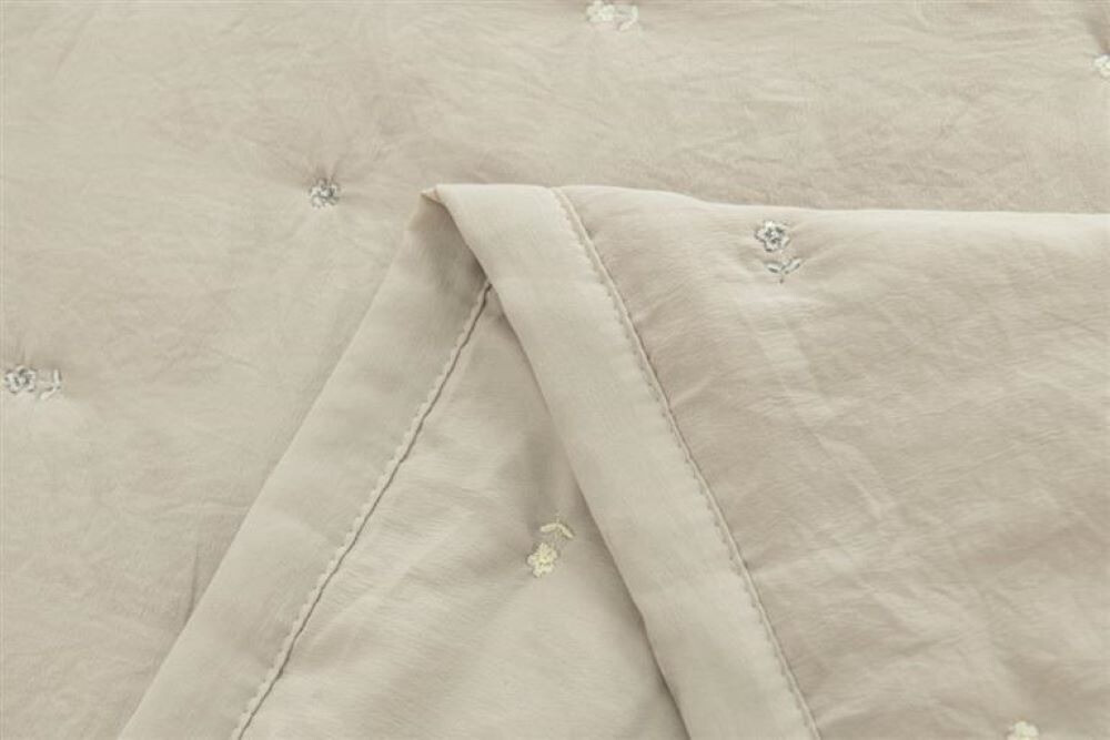 Colcha CLARA VIDAL modelo Antilla en color beige (3)