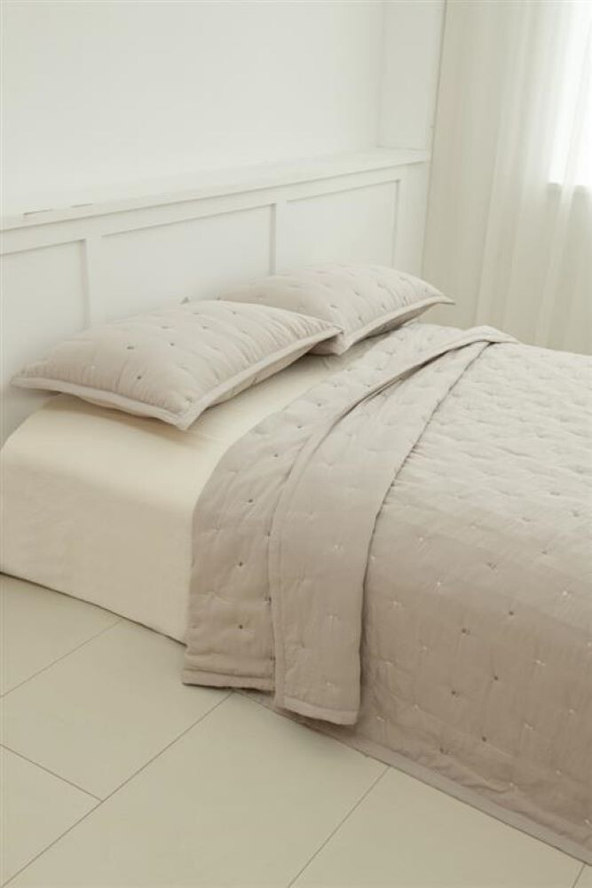 Colcha CLARA VIDAL modelo Antilla en color beige (5)