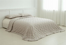 Colcha CLARA VIDAL modelo Antilla en color beige