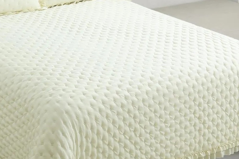 Colcha crema con Volante CAPRI (1)