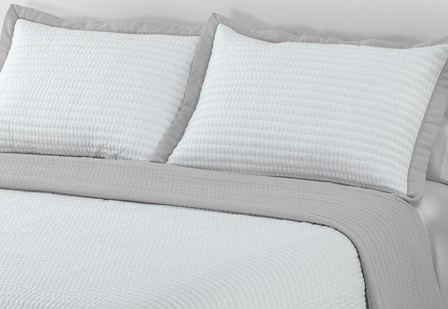 Colcha gris bordada marca  Palma DOLZ (2)