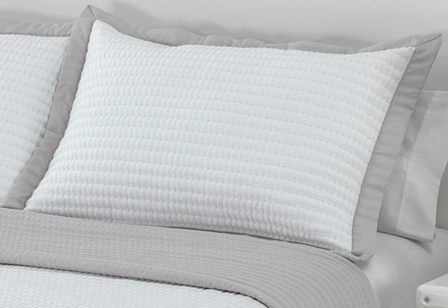 Colcha gris bordada marca  Palma DOLZ (3)