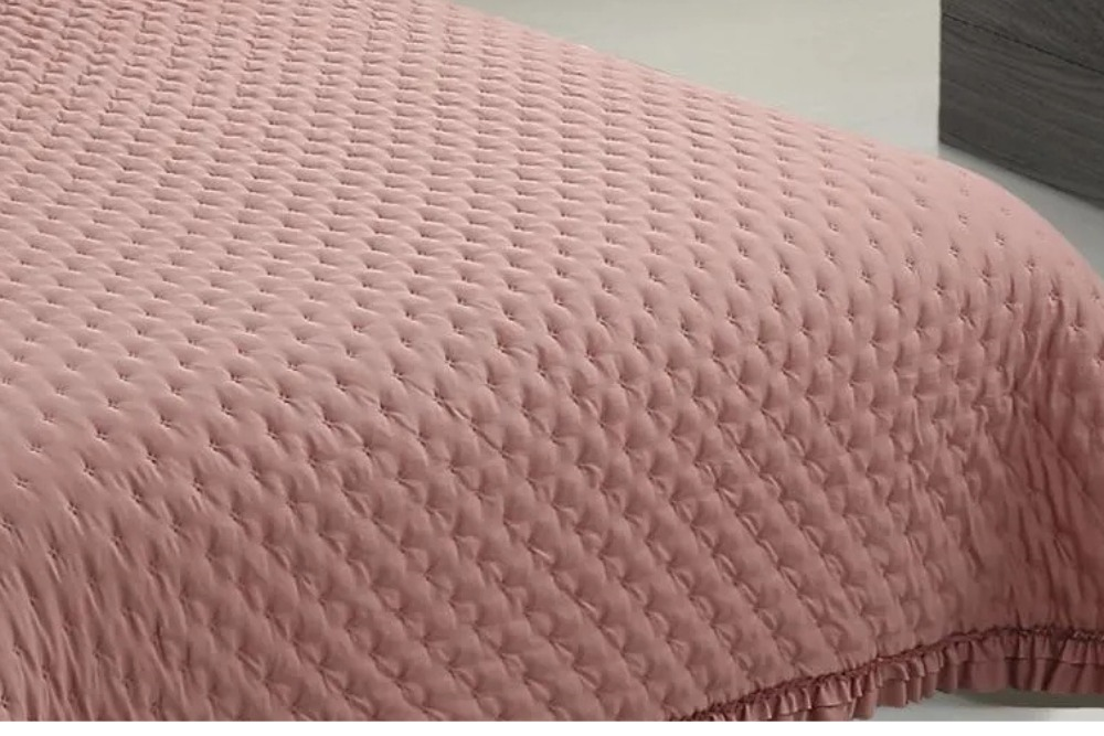 Colcha rosa con Volante CAPRI (1)
