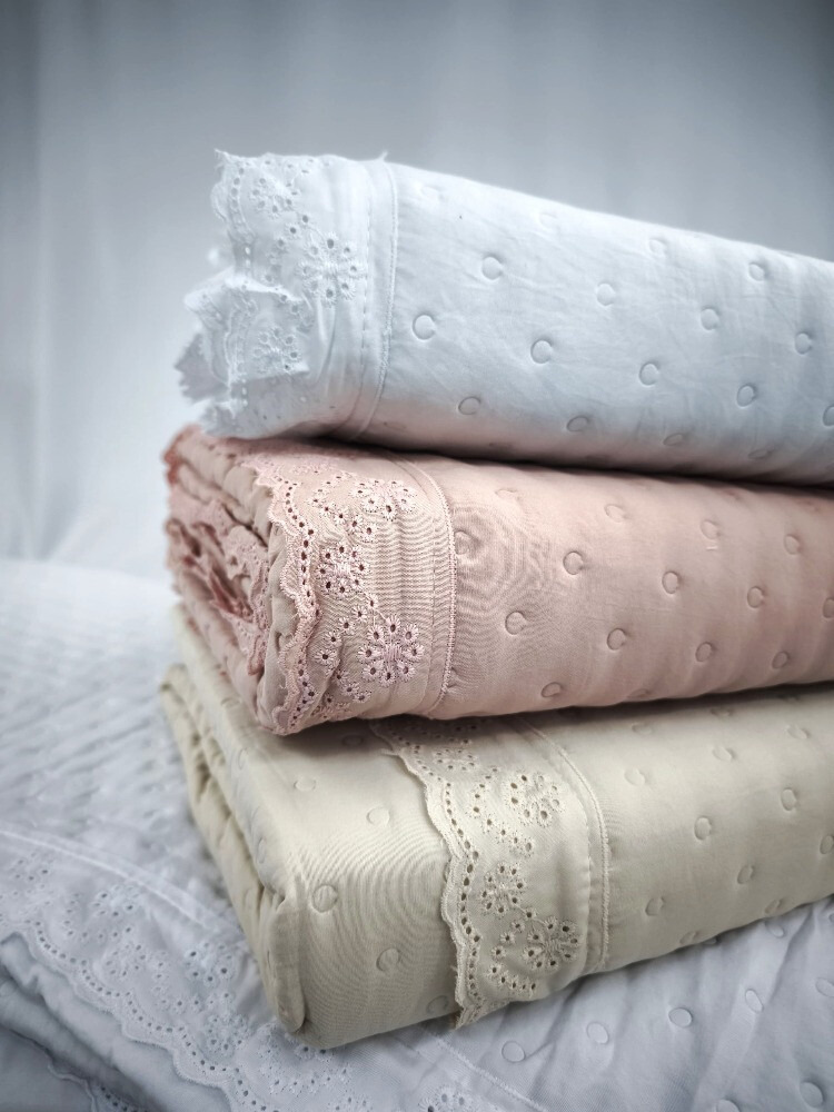 Colcha Verona de Miracle Home en color blanco, beige o rosa (1)