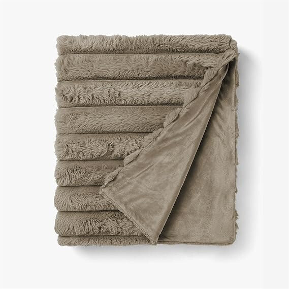 Manta Plaid Victorio & Lucchino Imitación Piel De Conejo Canalé con Reverso Sedalina color moka (4)